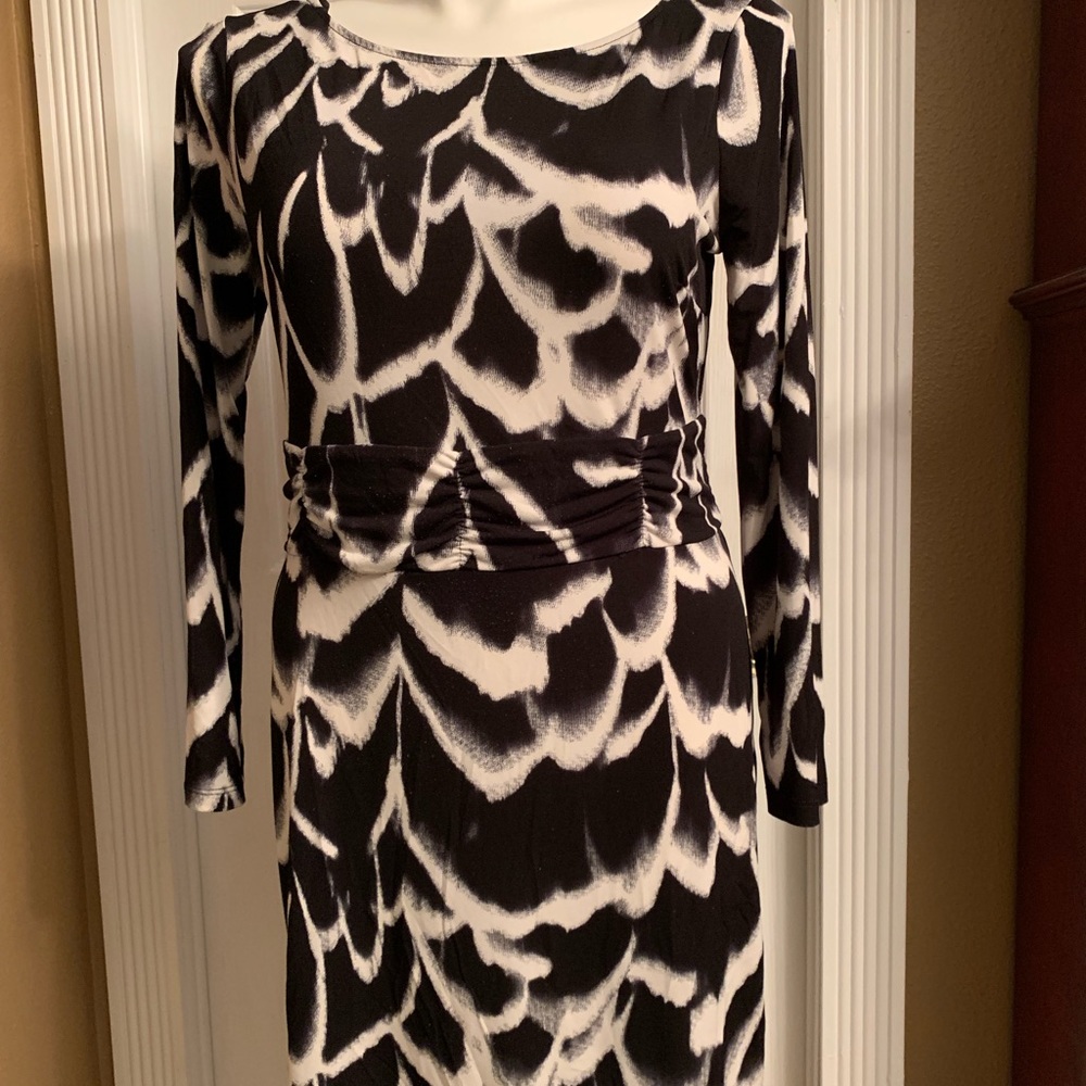 Attention Dress - Picture 2 of 4